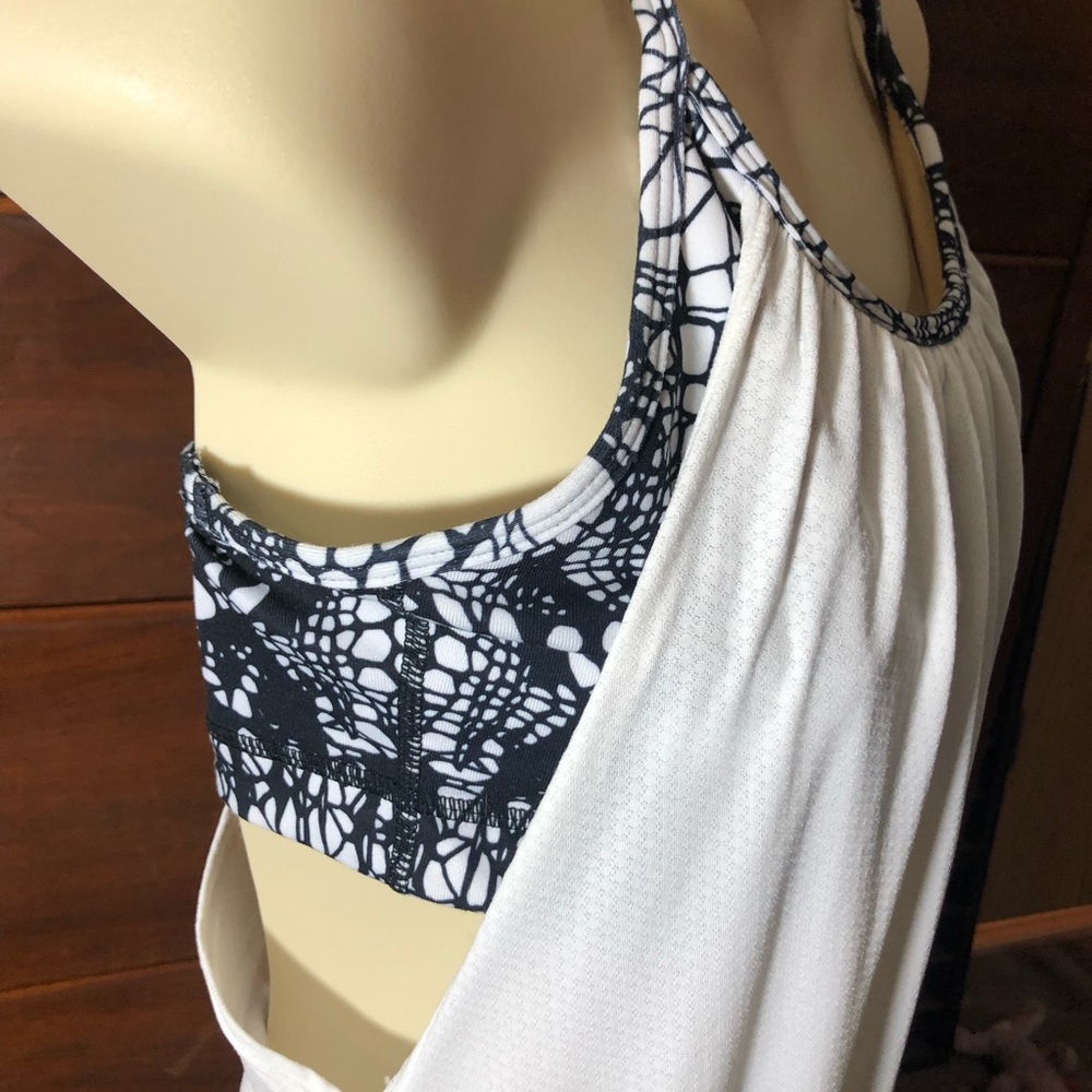 Lululemon Athletic Black and White Tank/Bra